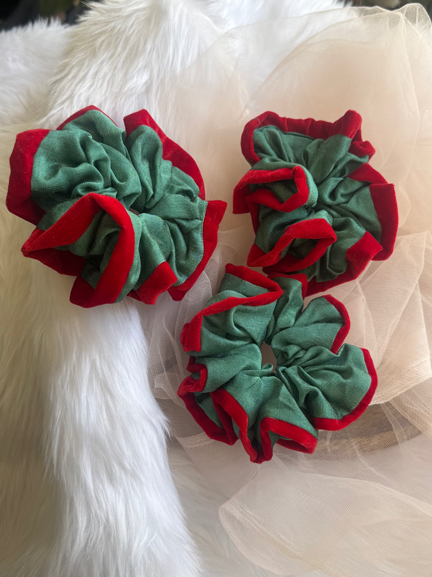 Collection of British Summer Scrunchies – XL-sized silk and velvet scrunchies in an elegant green and red color combination