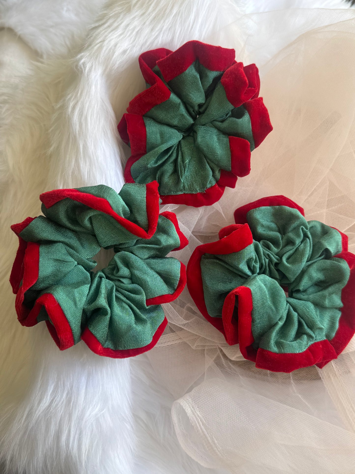 Collection of British Summer Scrunchies – XL-sized silk and velvet scrunchies in an elegant green and red color combination