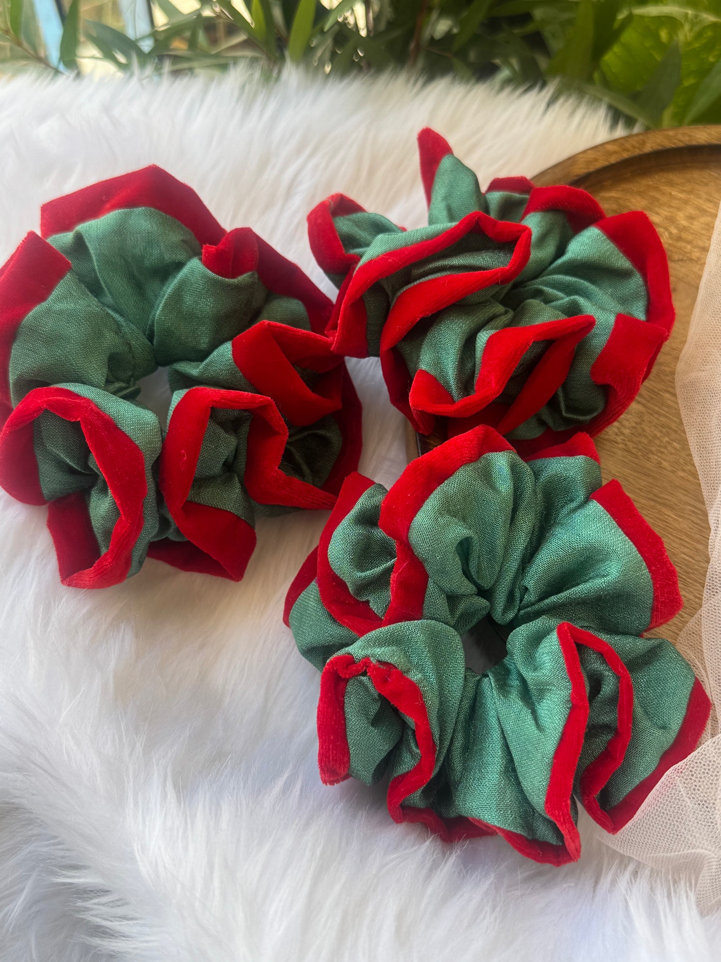 Collection of British Summer Scrunchies – XL-sized silk and velvet scrunchies in an elegant green and red color combination