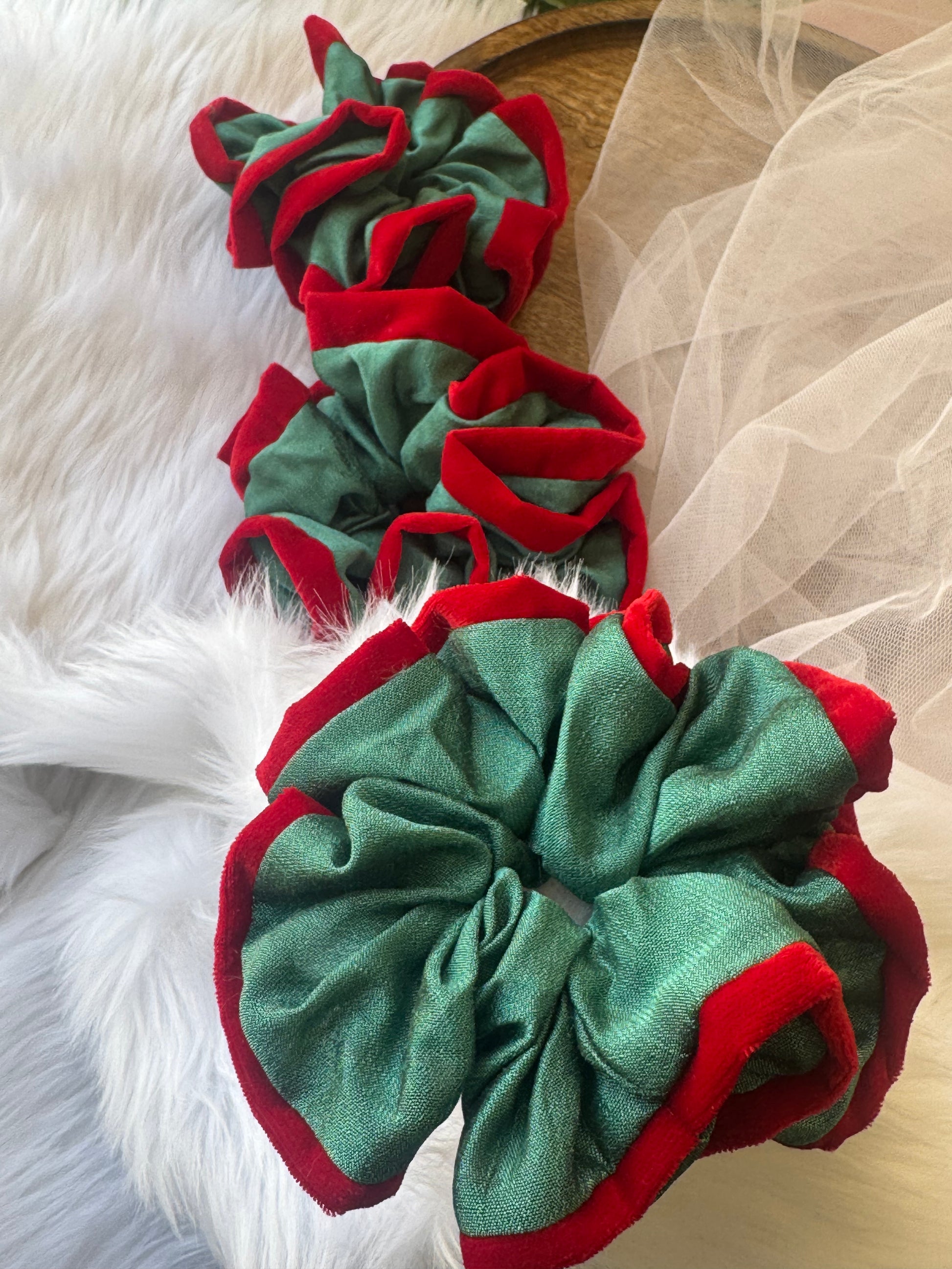 Collection of British Summer Scrunchies – XL-sized silk and velvet scrunchies in an elegant green and red color combination