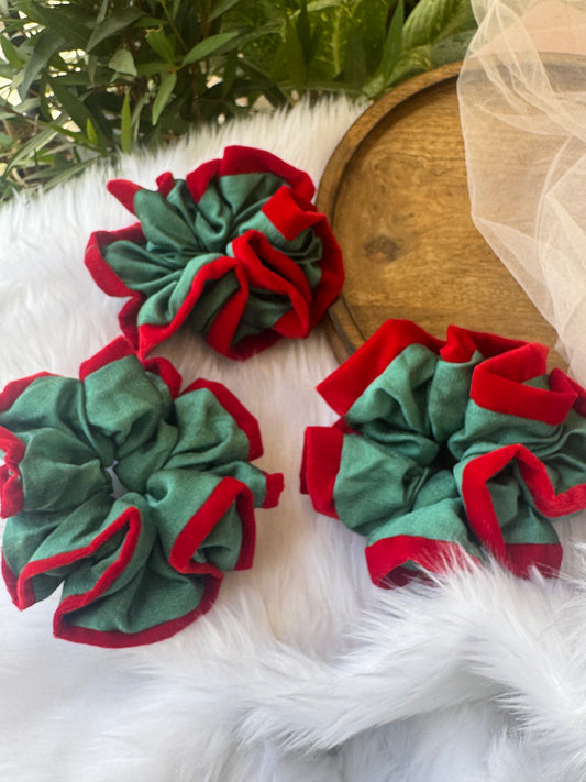 Collection of British Summer Scrunchies – XL-sized silk and velvet scrunchies in an elegant green and red color combination