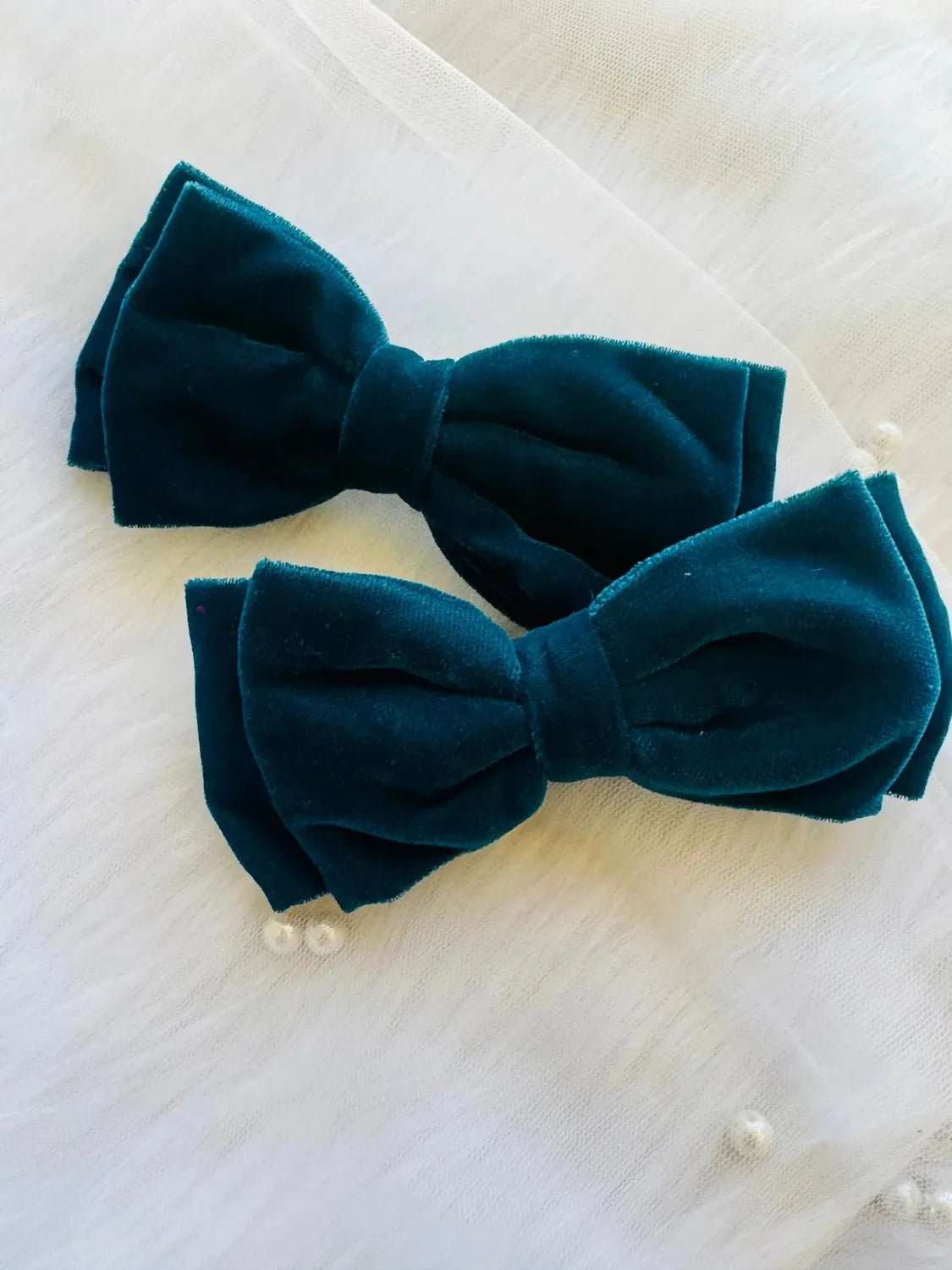 Bows and Bags India | Blueberry Pie - Velvet Hair Bow | front view | handmade hair accessories India